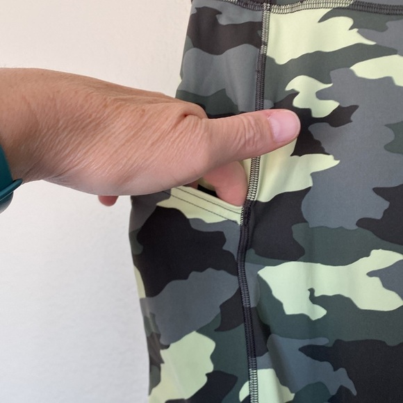 Lululemon Fast and Free camo leggings Sz 8 and 10 EUC - Picture 3 of 6
